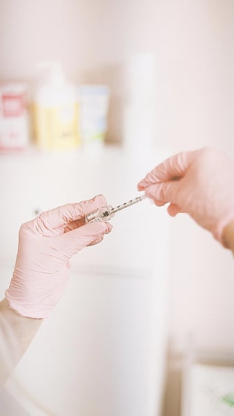 injector filling up syringe with radiesse